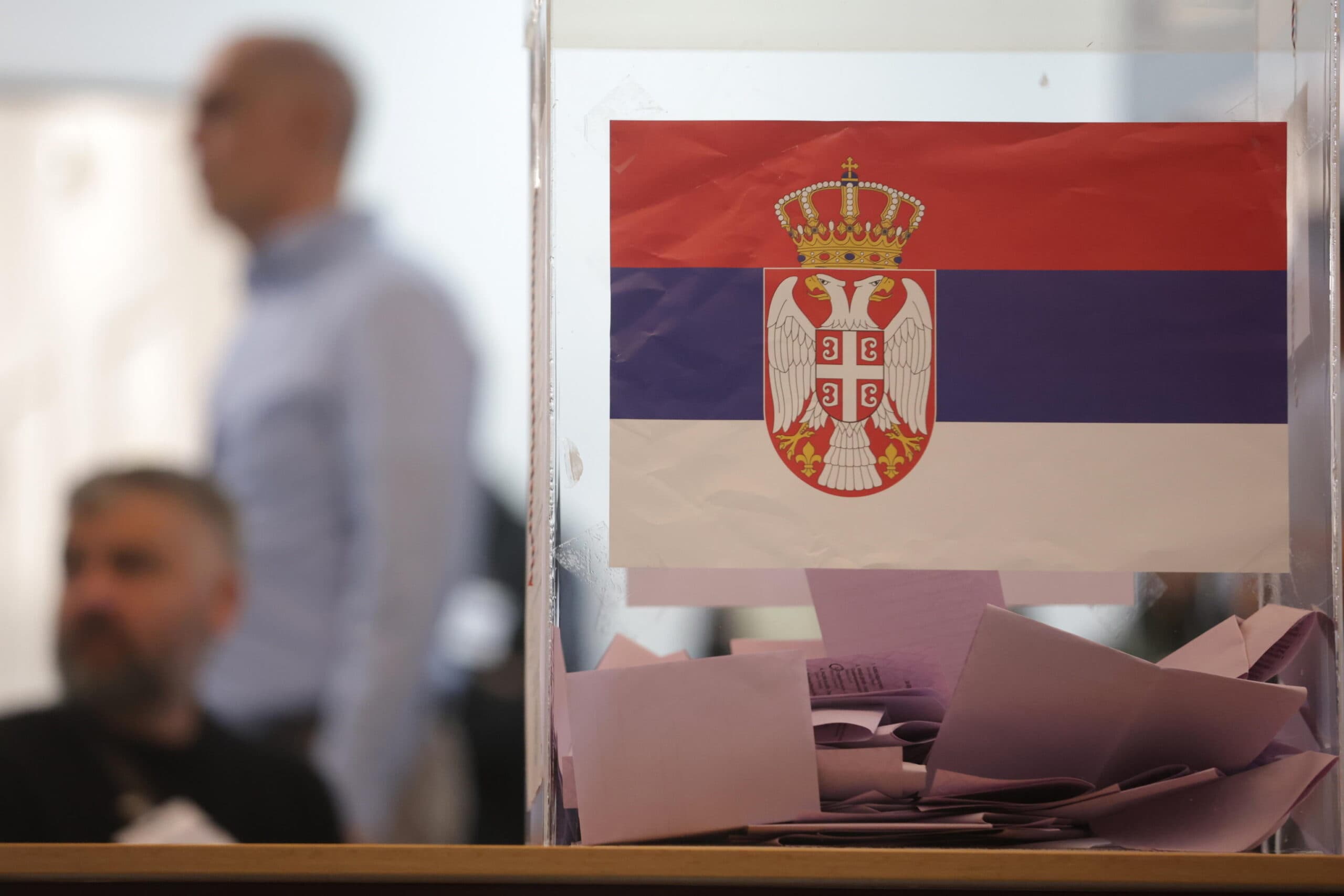 In Serbia voto sul filo di lana, l'affluenza record fa sperare gli studenti