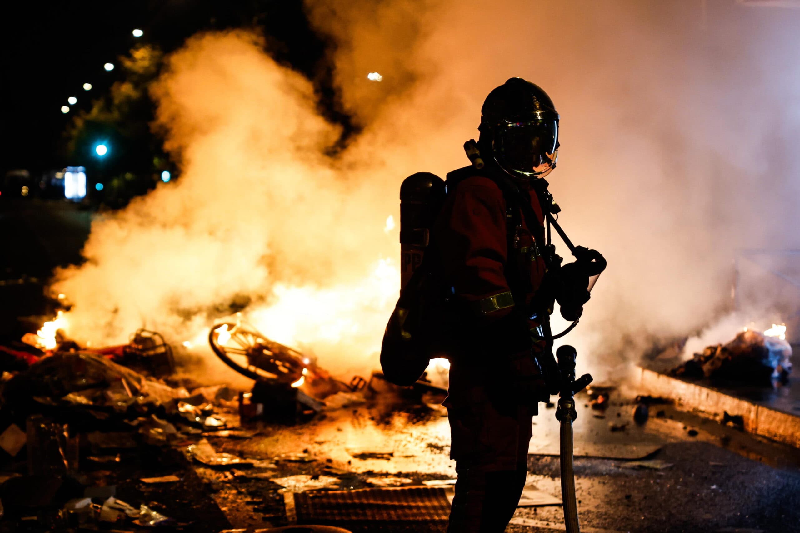 Coprifuoco a Place de la République, sabato tornano i gilet gialli
