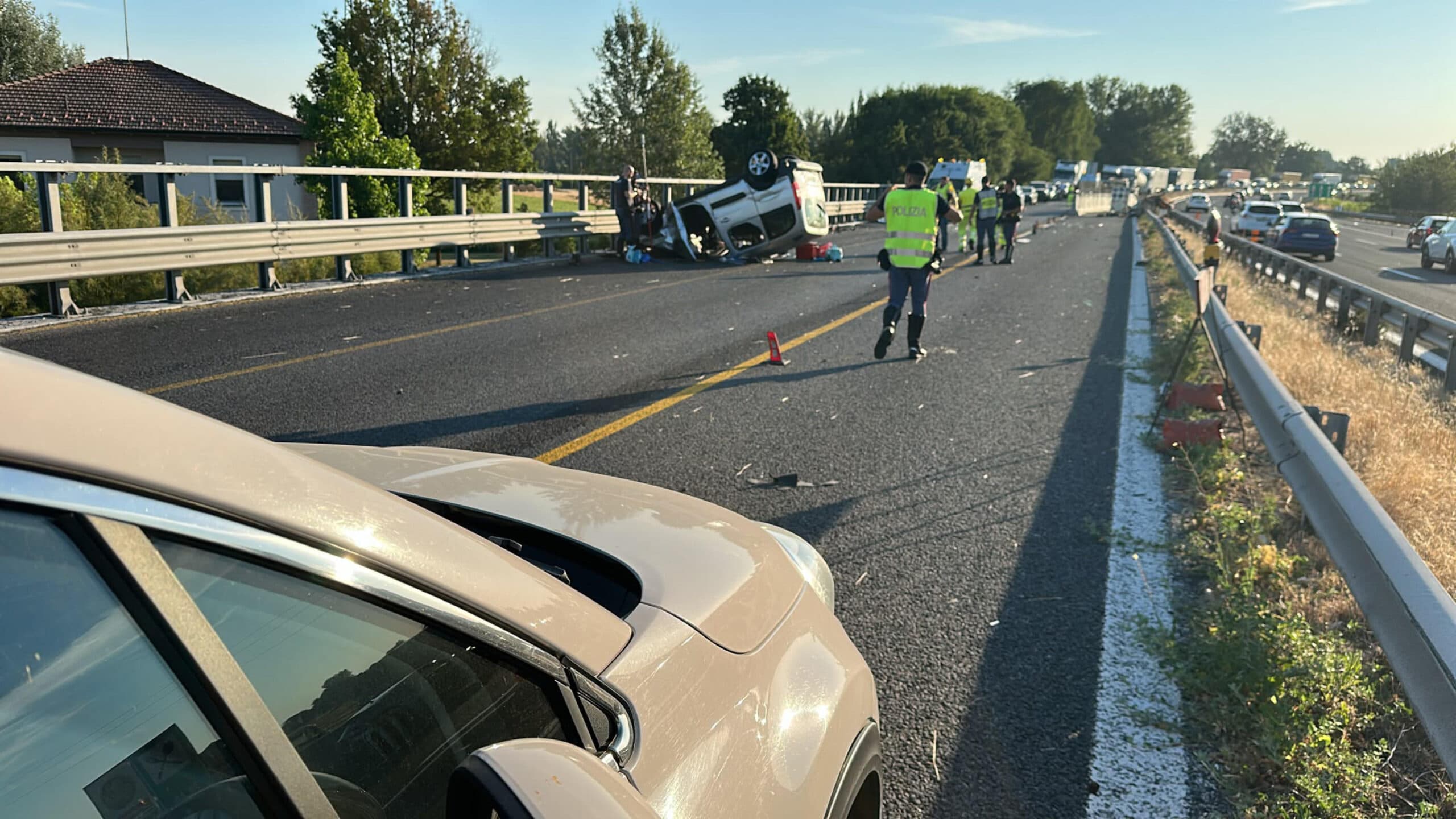 Un'auto si ribalta sulla A14, la vittima è una giovane mamma
