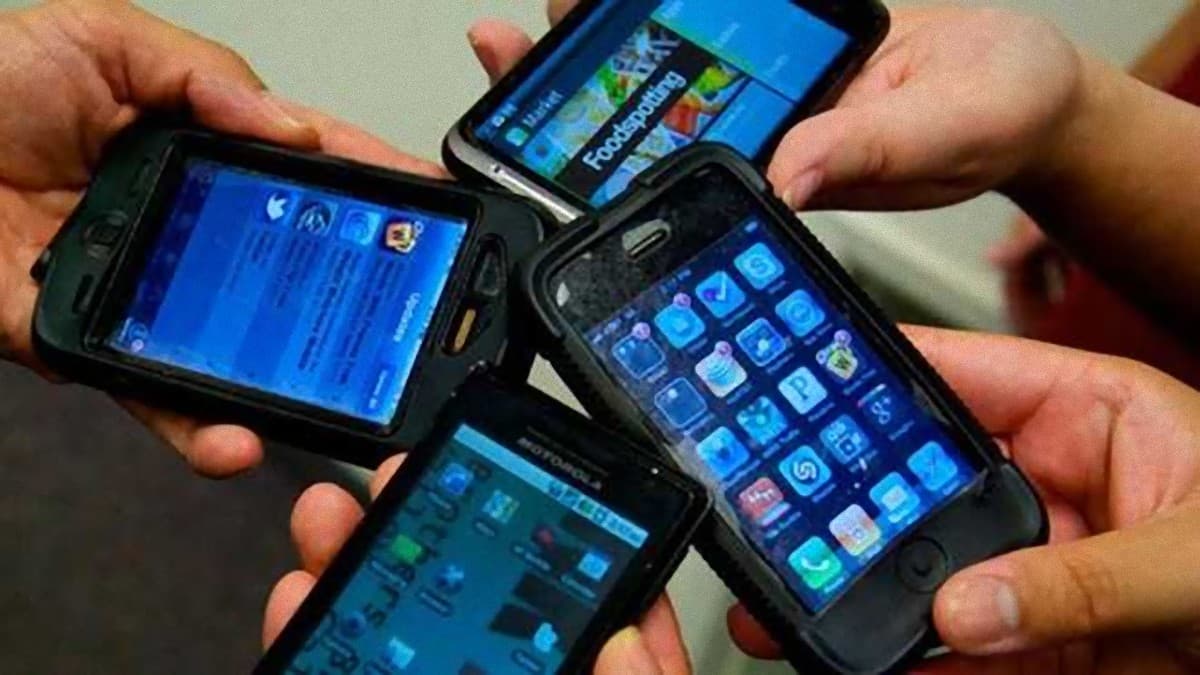 Inghilterra, sì al divieto dei social ai minori di 16 anni