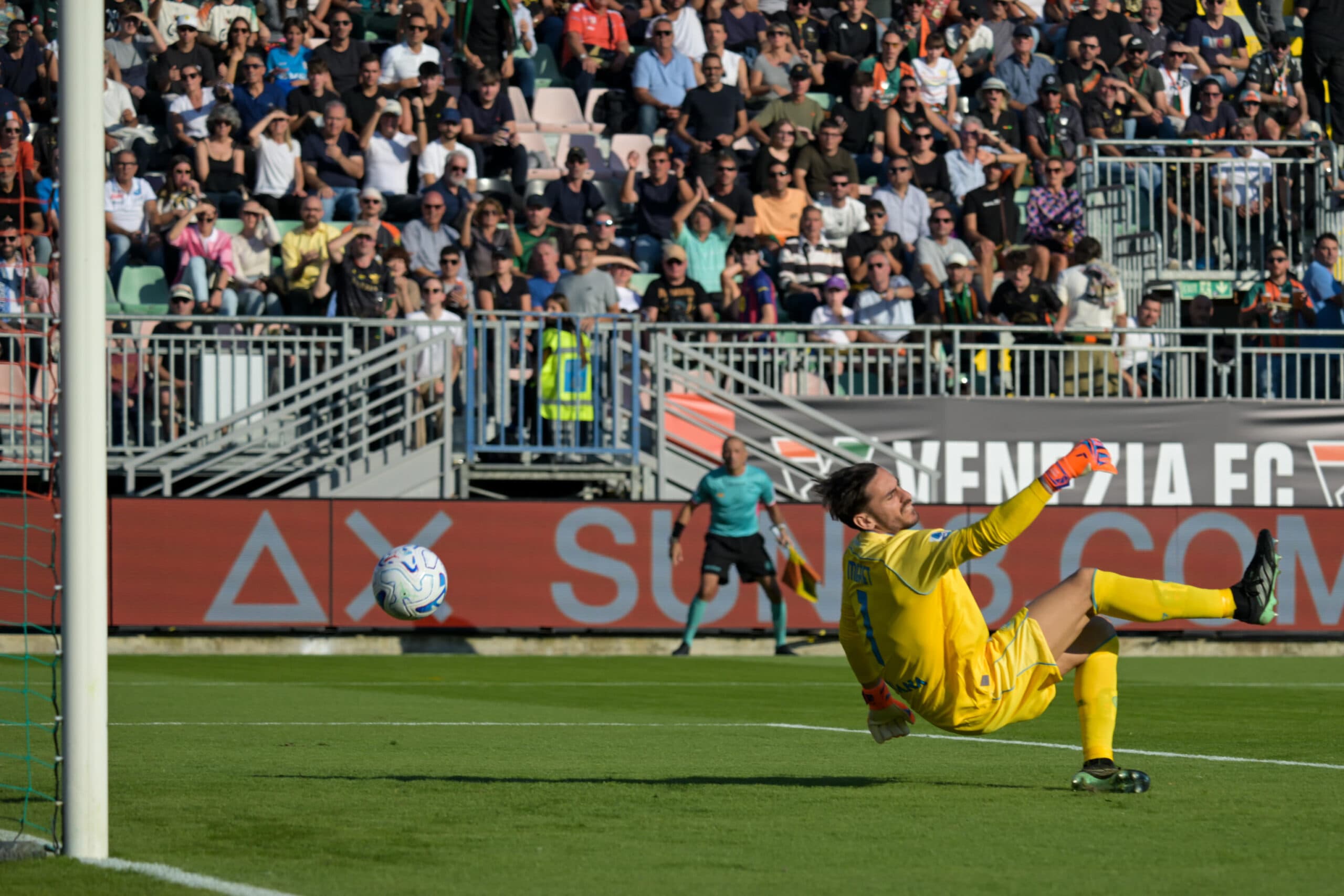 La prima vittoria del Venezia apre la crisi del Napoli