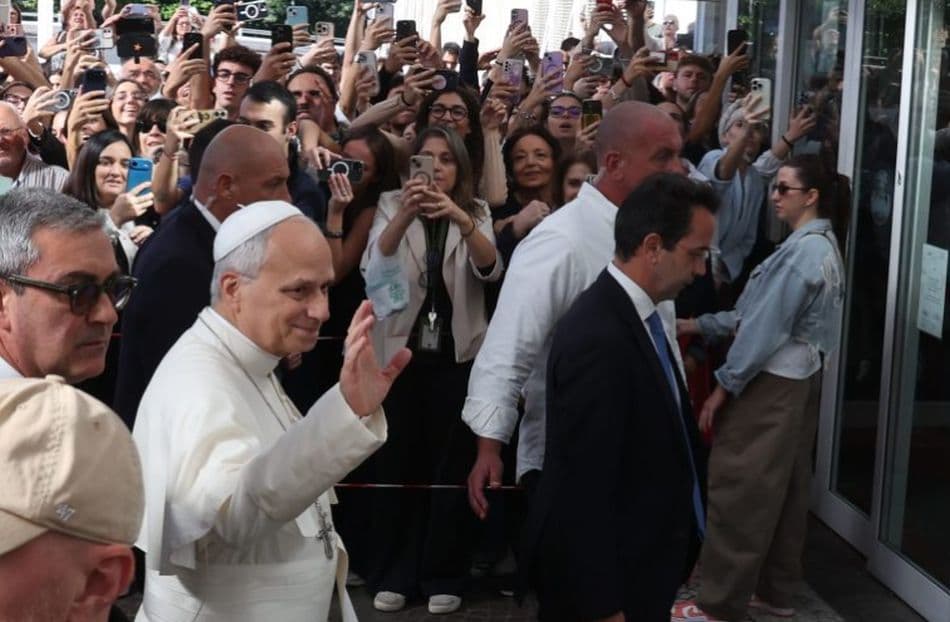 Papa Leone XIV rientrato in Vaticano dopo le dimissioni dal Gemelli