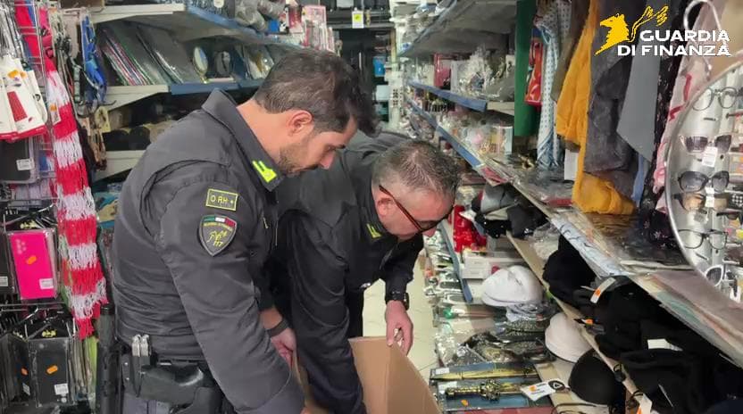 Zucche, parrucche e costumi di Halloween non sicuri, sequestrati 17 mila articoli a Ragusa e Vittoria