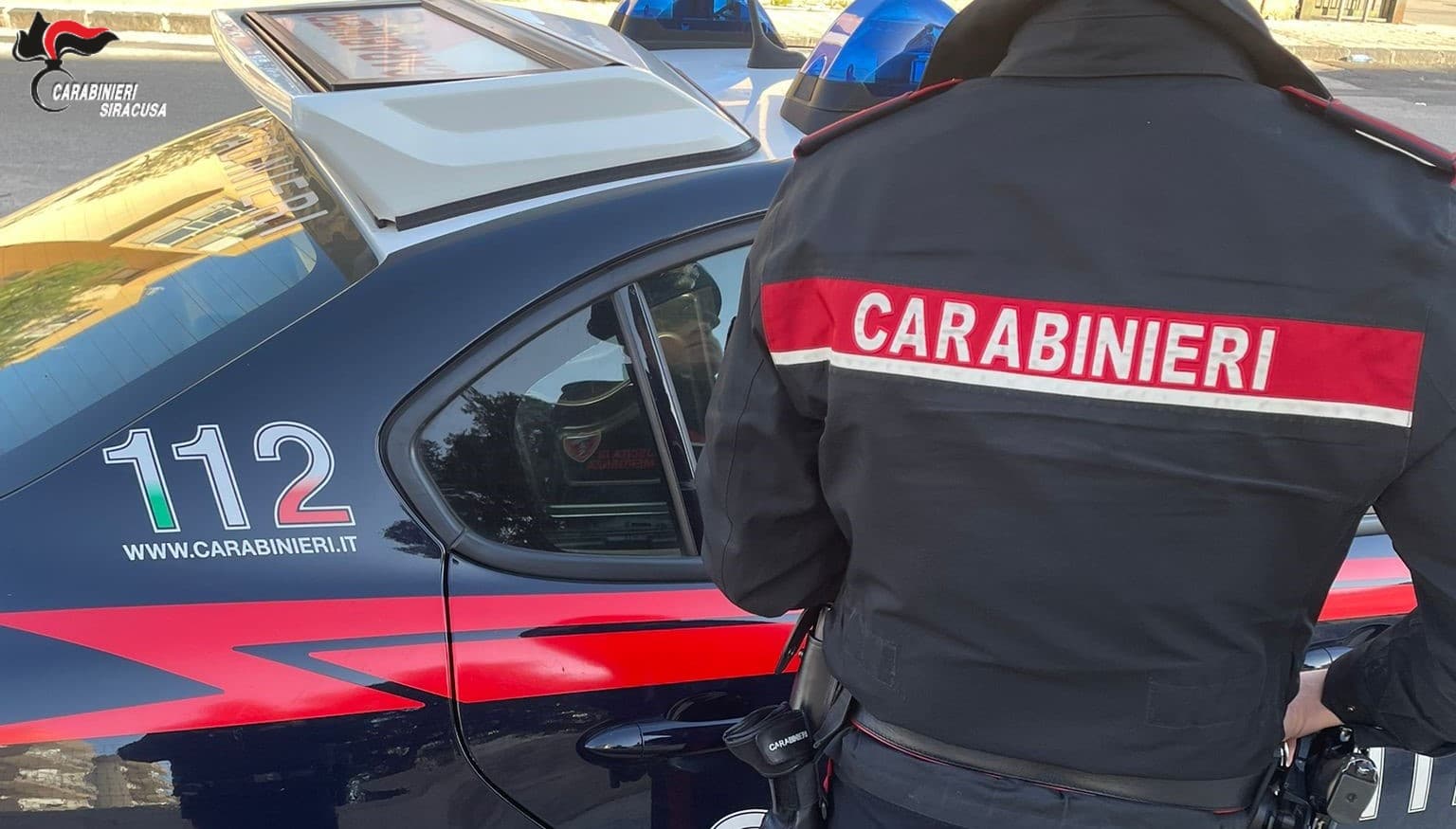 Trovata una donna morta in casa con un grave trauma al volto
