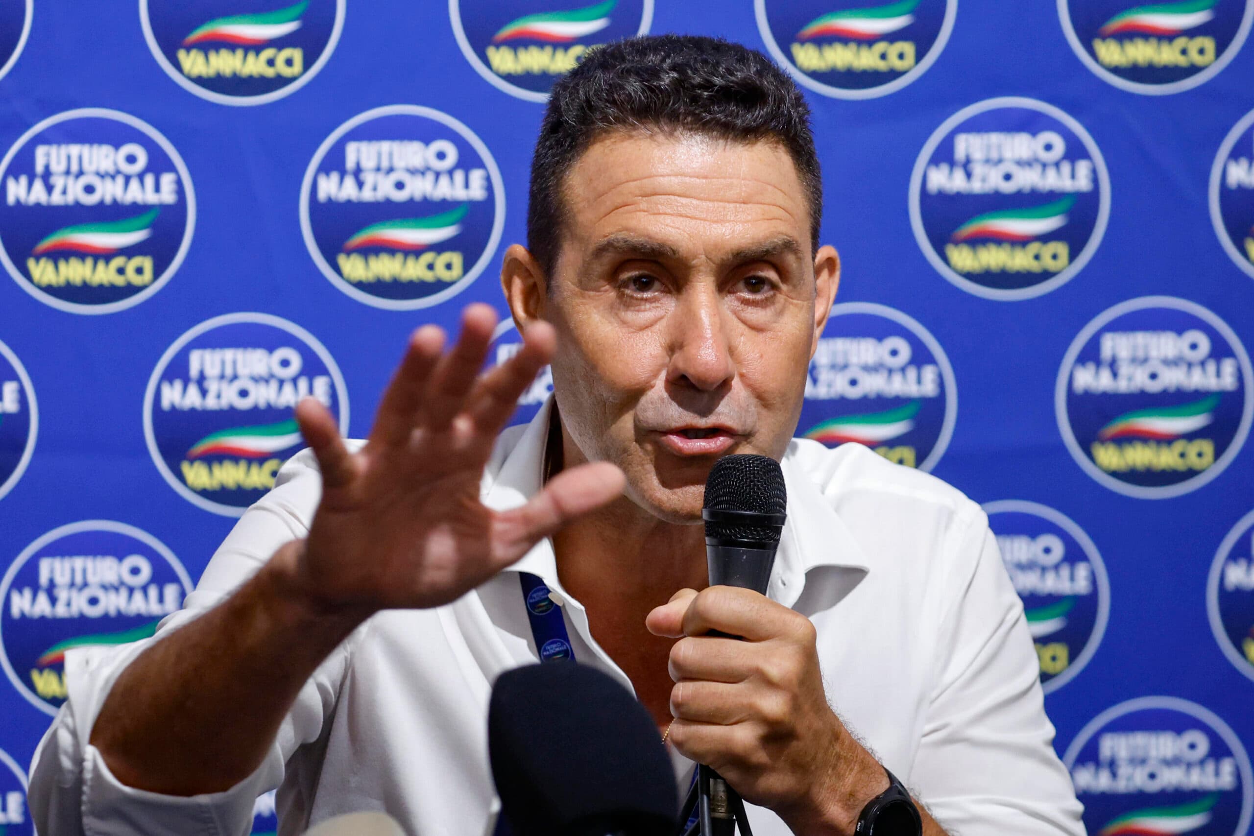 Vannacci torna sul caso Siracusano: «Nella foto non si vede nulla»