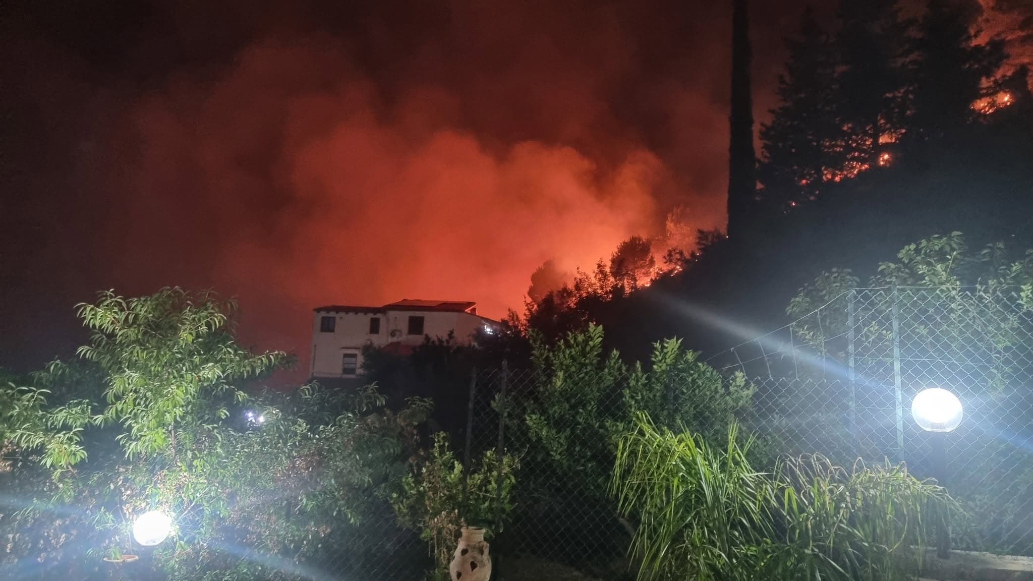 Incendi in Sicilia, la conta del disastro: danni per quasi 630 milioni