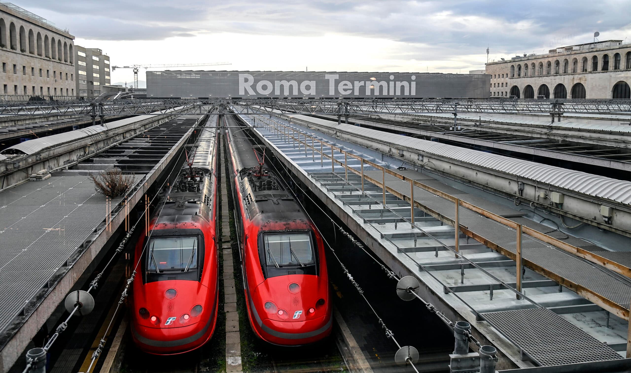 Bagaglio sospetto alla stazione di Roma Termini, dentro c'erano 7,8 chili di droga