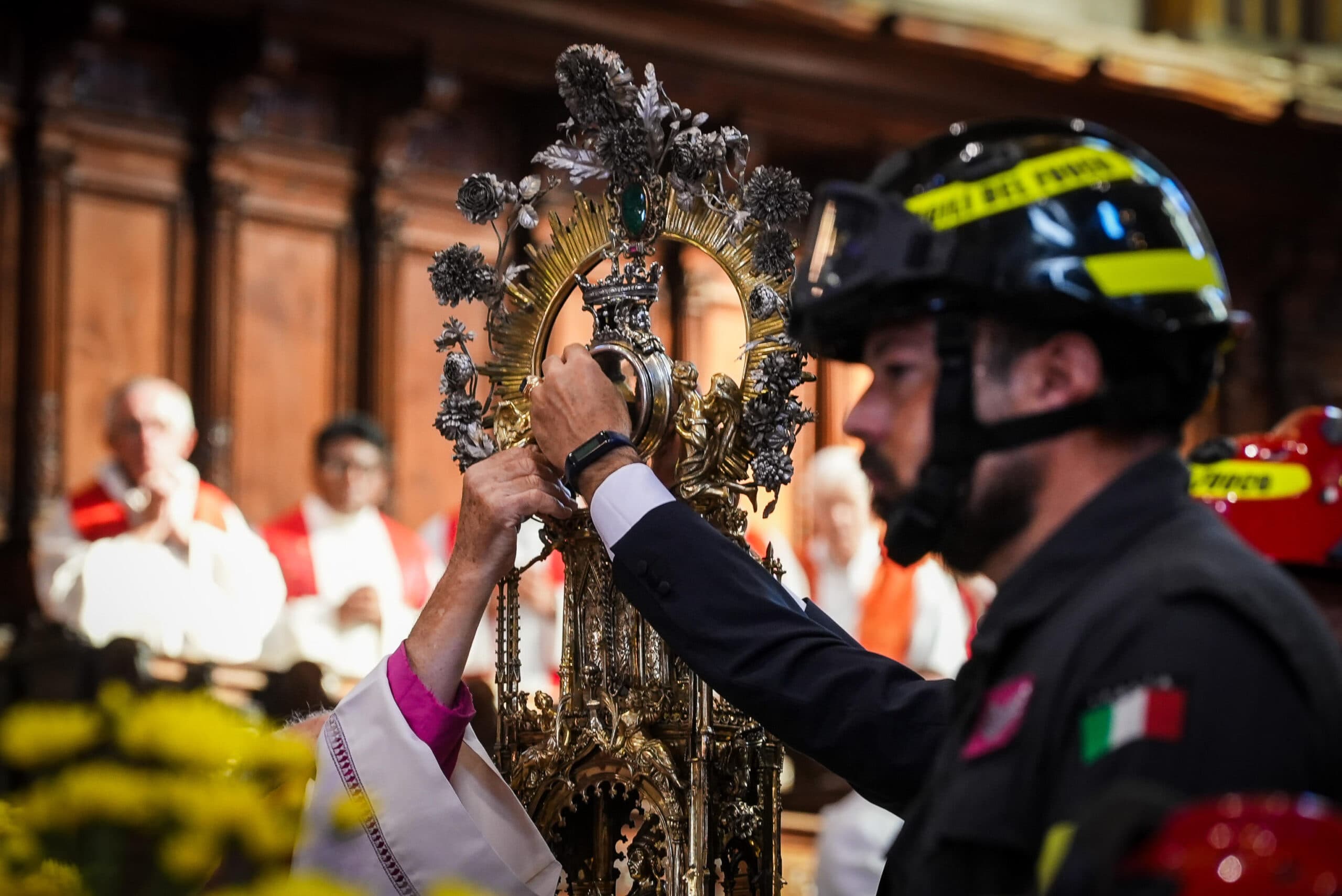 Napoli, si è ripetuto il «prodigio» della liquefazione del sangue di San Gennaro