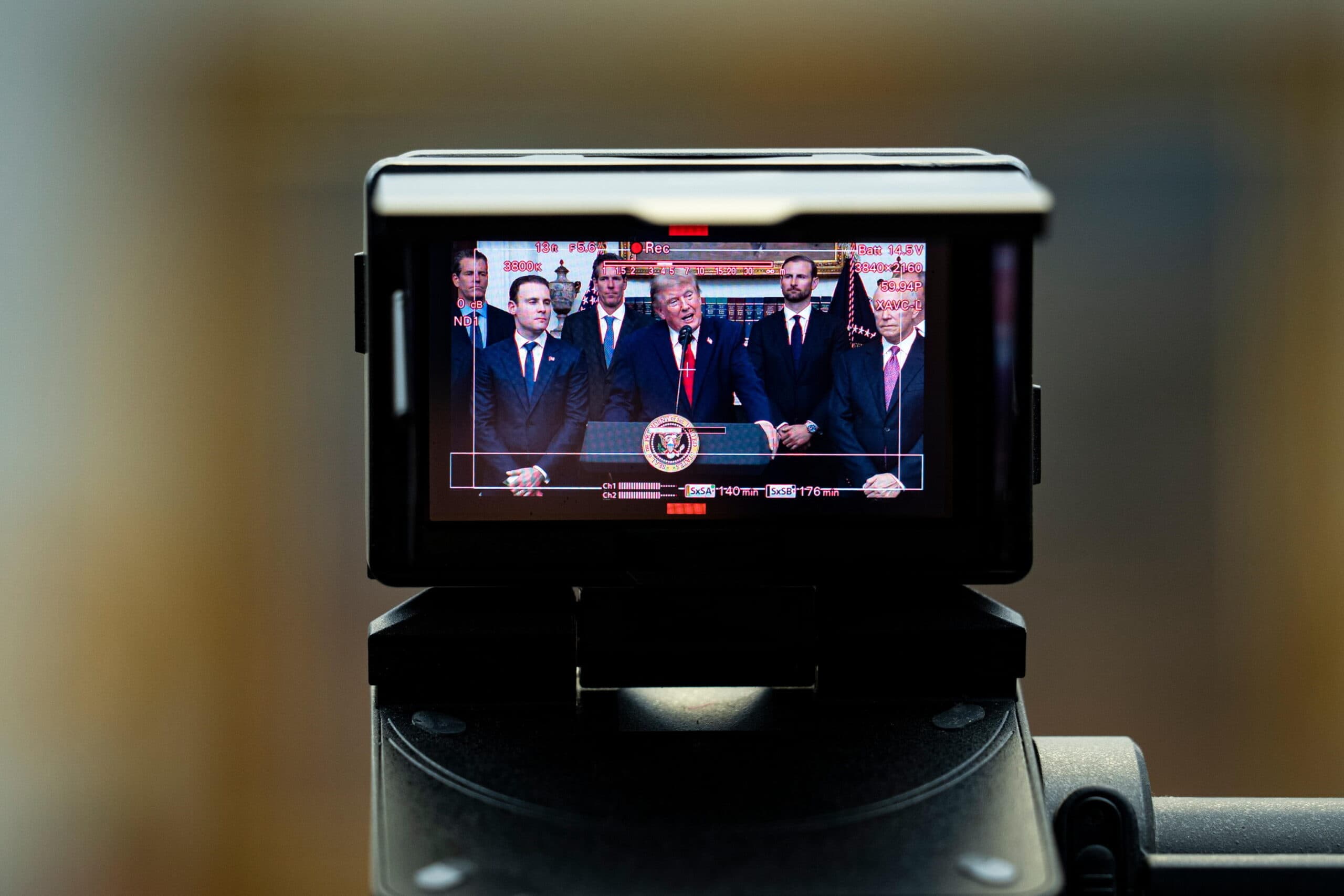 Trump dichiara la «guerra economica contro l'Iran». E minaccia chi aiuta Teheran