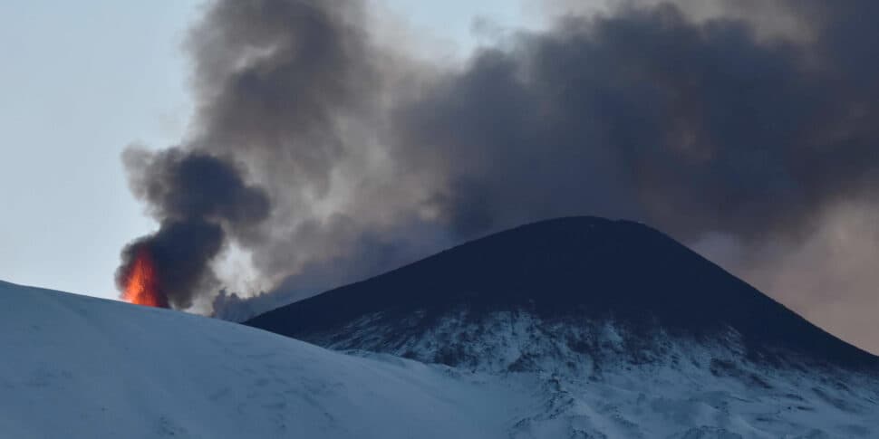 L'Etna si sveglia, attività effusiva nell'alta valle del Bove