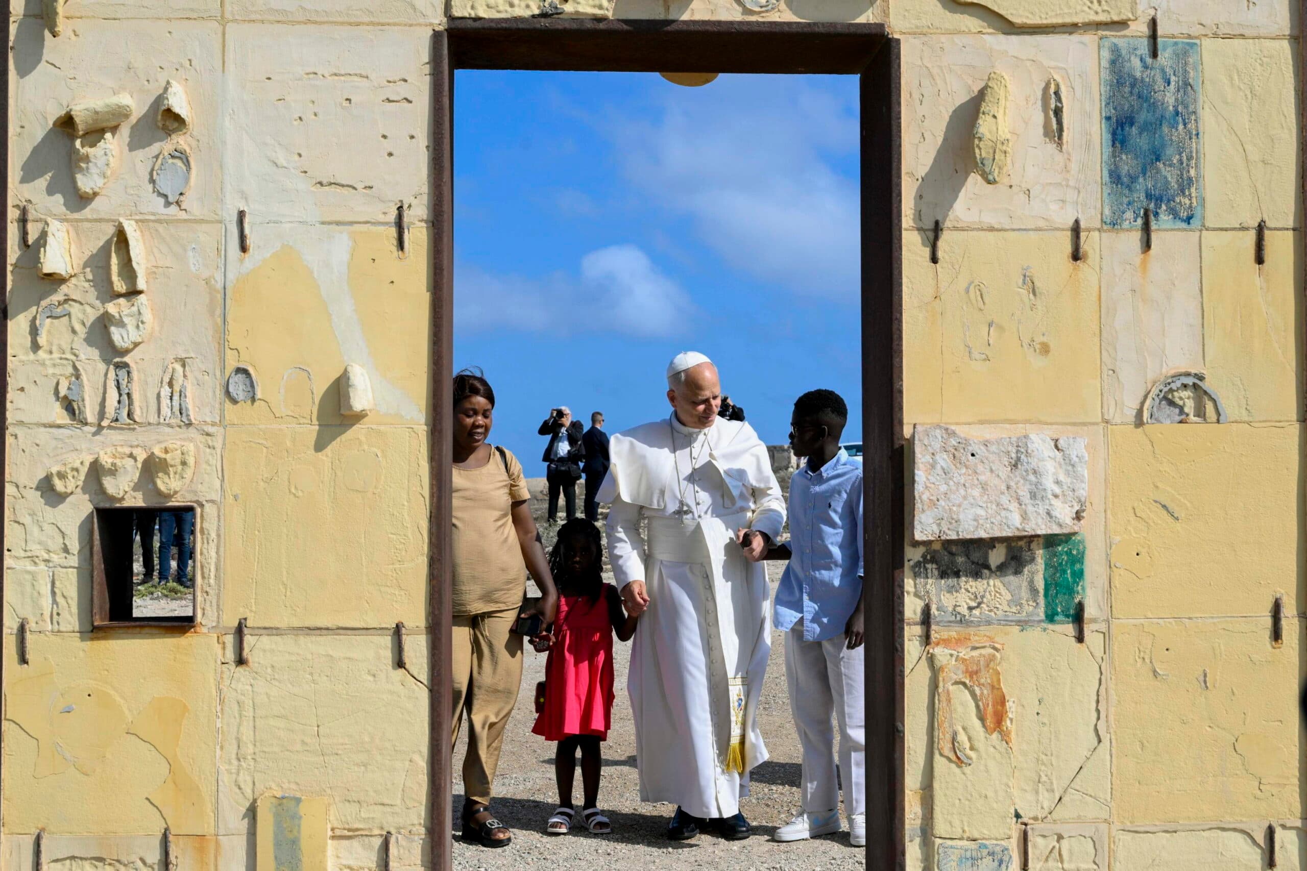 Papa Leone a Lampedusa, il racconto della giornata: servono politiche organiche e condivise