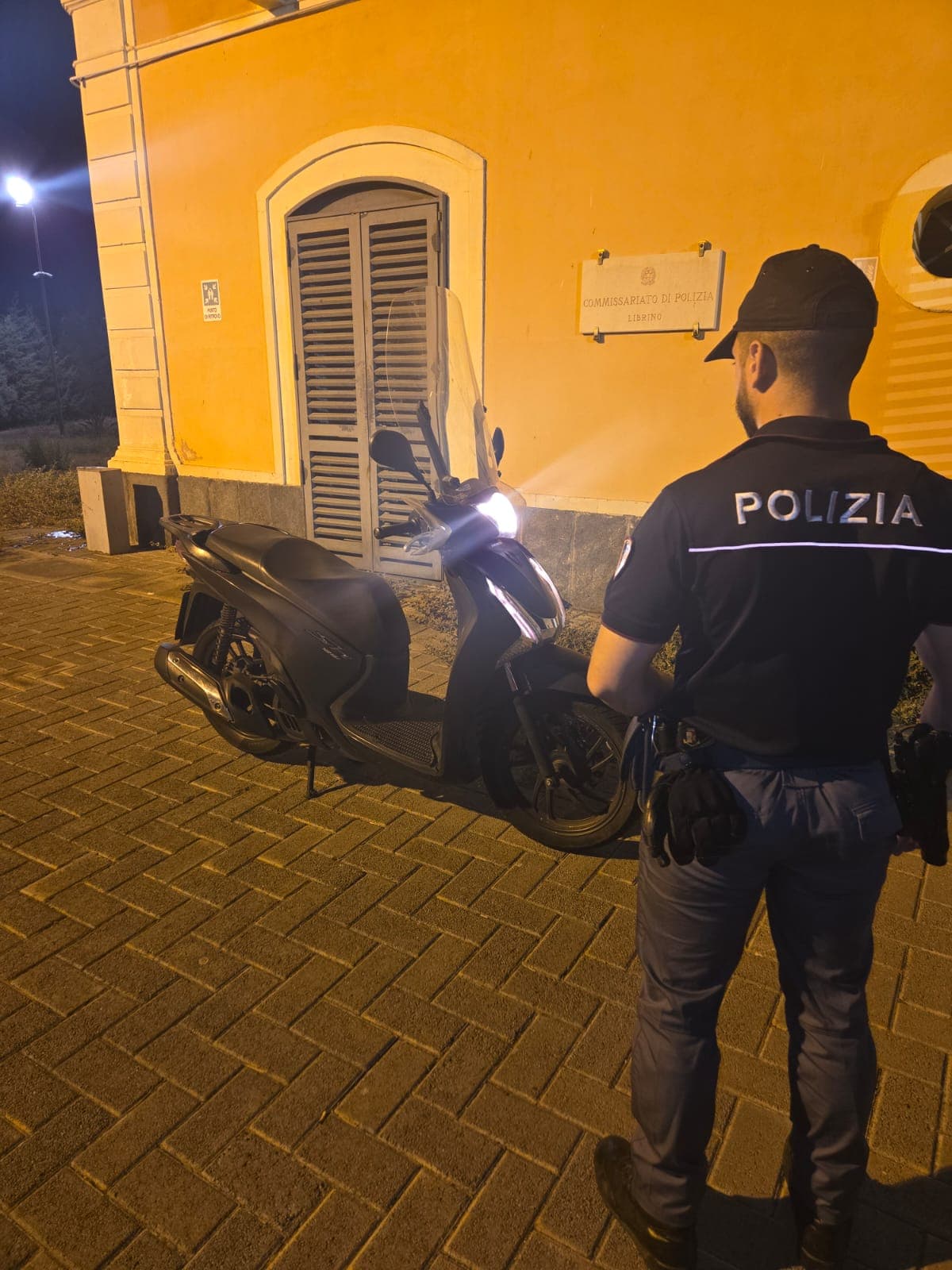 Catania, sfreccia su una moto rubata e semina il panico: bloccato dalla Polizia