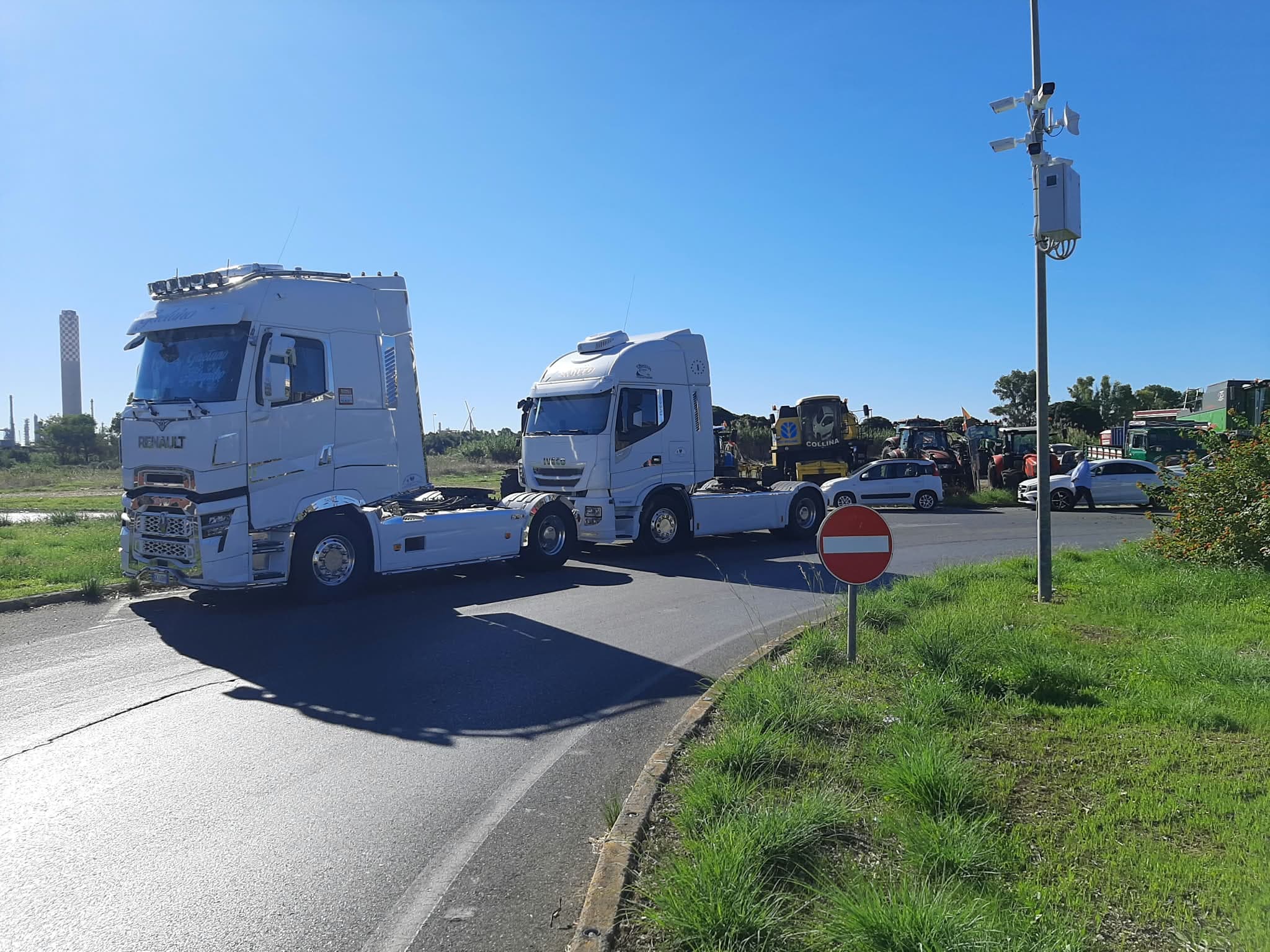 Gli autotrasportatori siciliani: «Stop al fermo solo se Salvini firma il protocollo»