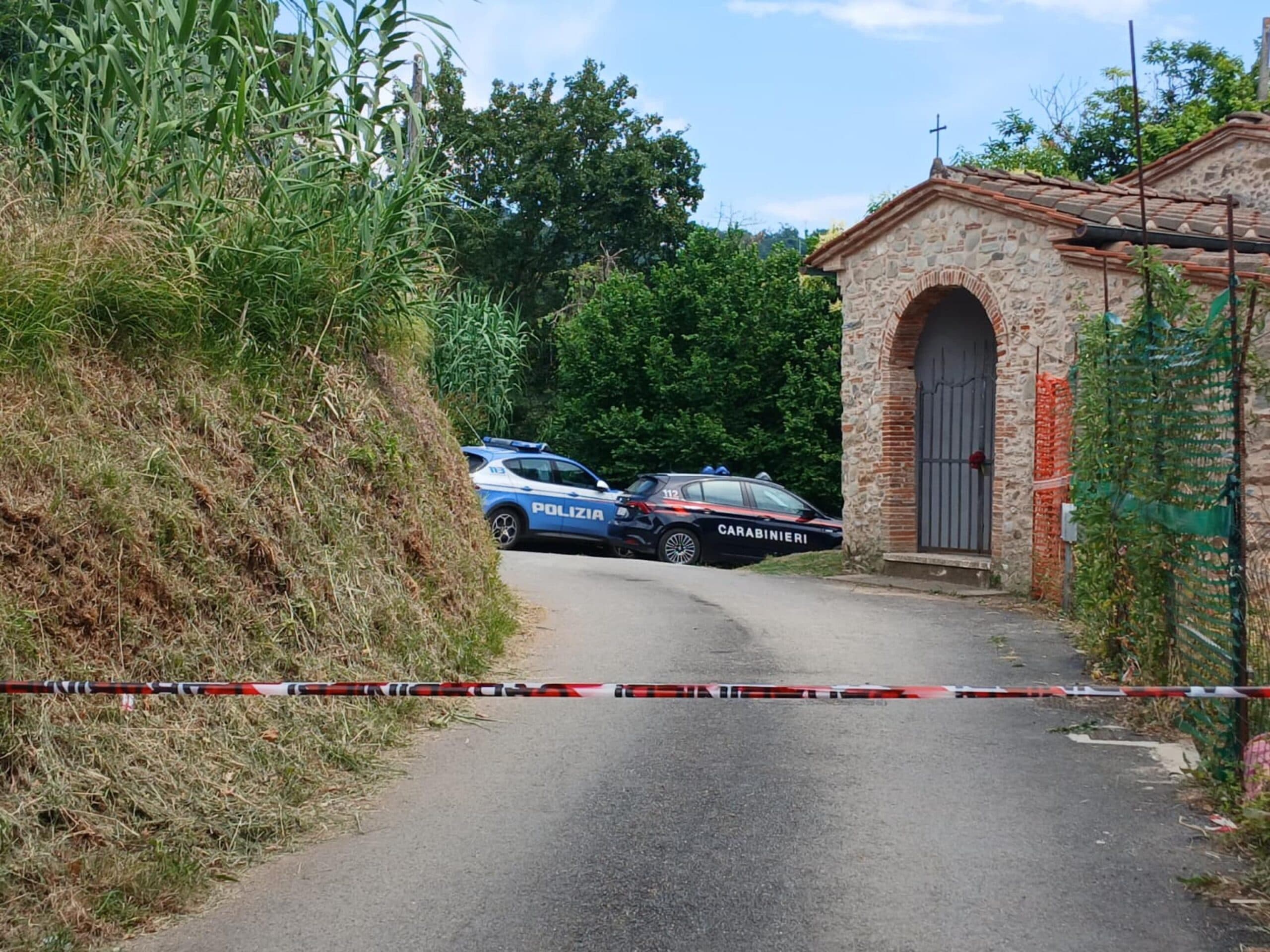 Spara con il fucile e uccide moglie e figlio. Poi la dichiarazione ai carabinieri: mi sono liberato di loro