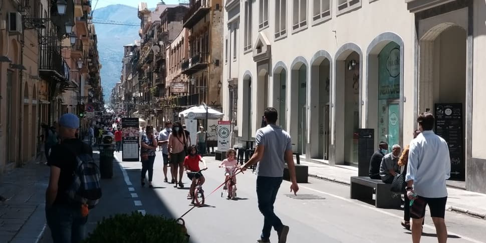 Palermo, stretta sugli artisti di strada: ecco dove non potranno più esibirsi e le multe previste