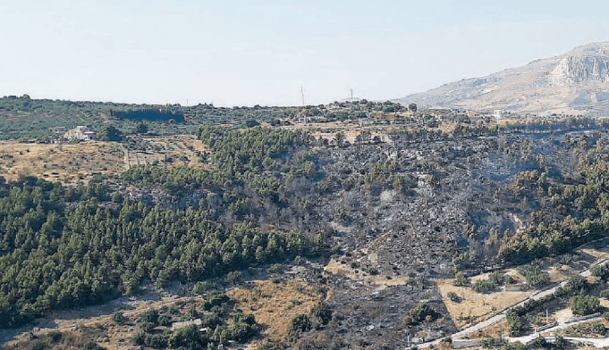 Le fiamme circondano Makauda a Sciacca, cinquecento persone sfollate