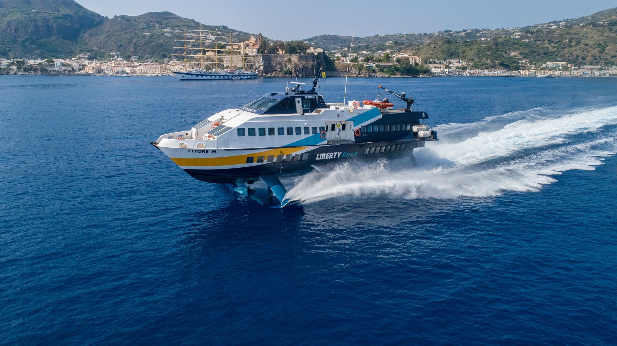 Isole minori, sospesi gli aumenti dell’18% sui collegamenti marittimi