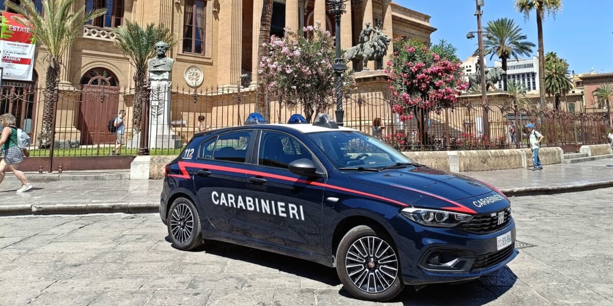 Controlli dei carabinieri a Palermo, 11 denunciati: scoperti allacci abusivi e una discarica illegale