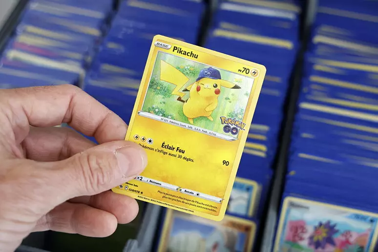 Conserva le carte dei Pokemon in soffitta per anni: all'asta le vende per 1,8 milioni