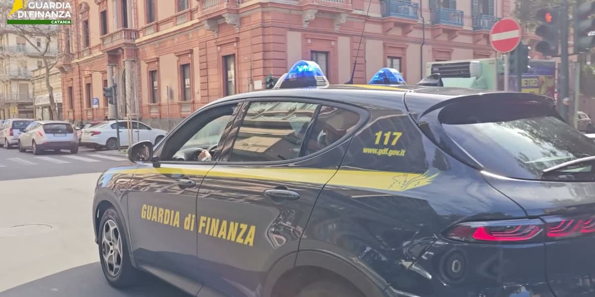 Bancarotta, la Finanza sequestra beni per 600mila euro: tre indagati a Caltagirone. Il video