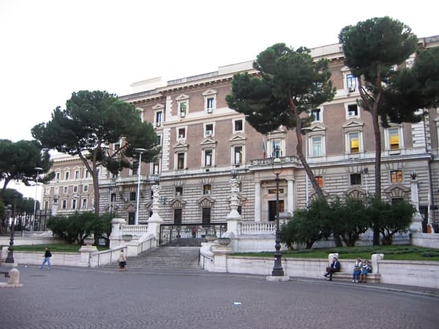Nel 2026 reati in calo in Italia del 10 per cento, meno femminicidi. Il dossier del Viminale