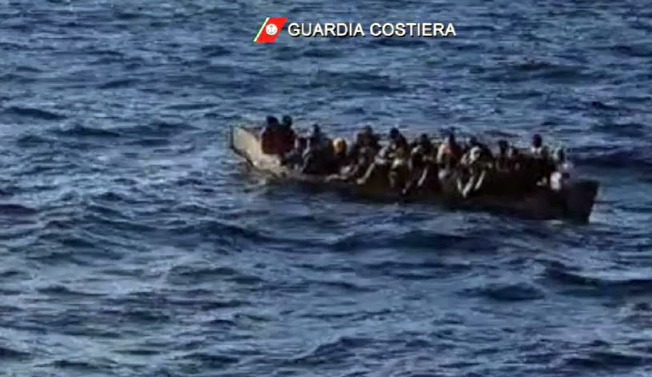 Lampedusa, sbarcano 118 migranti