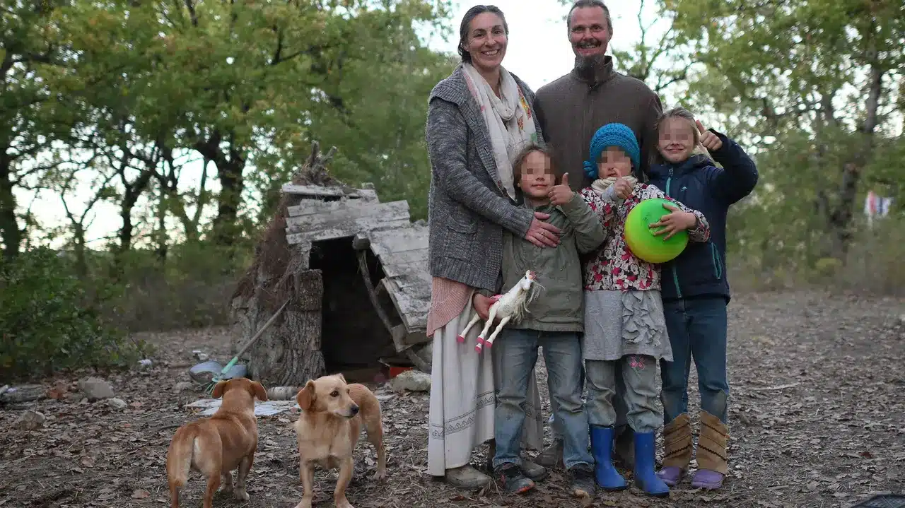 Famiglia nel bosco di Palmoli, esperti: «Sofferenza psicologica nei bambini» dopo l’allontanamento
