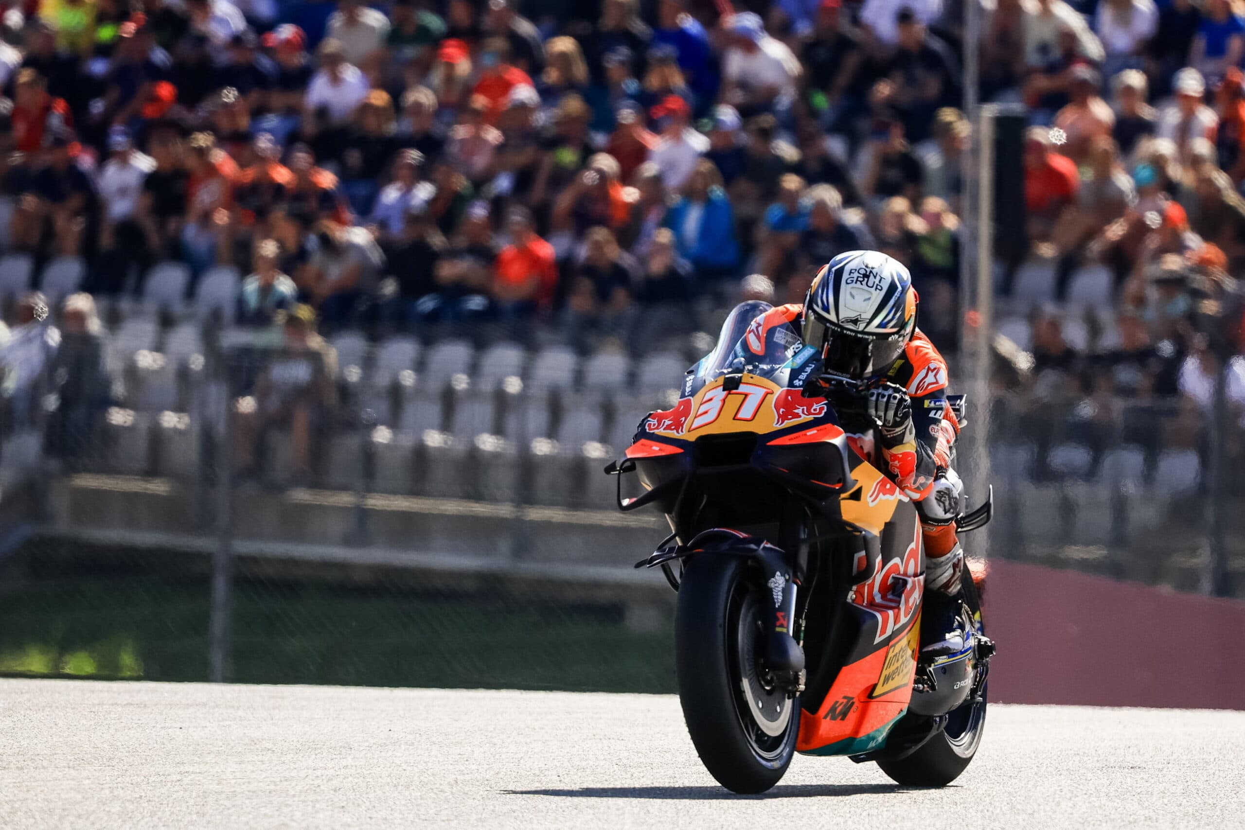 MotoGp, Acosta sulla Ktm vince il Gp d'Austria