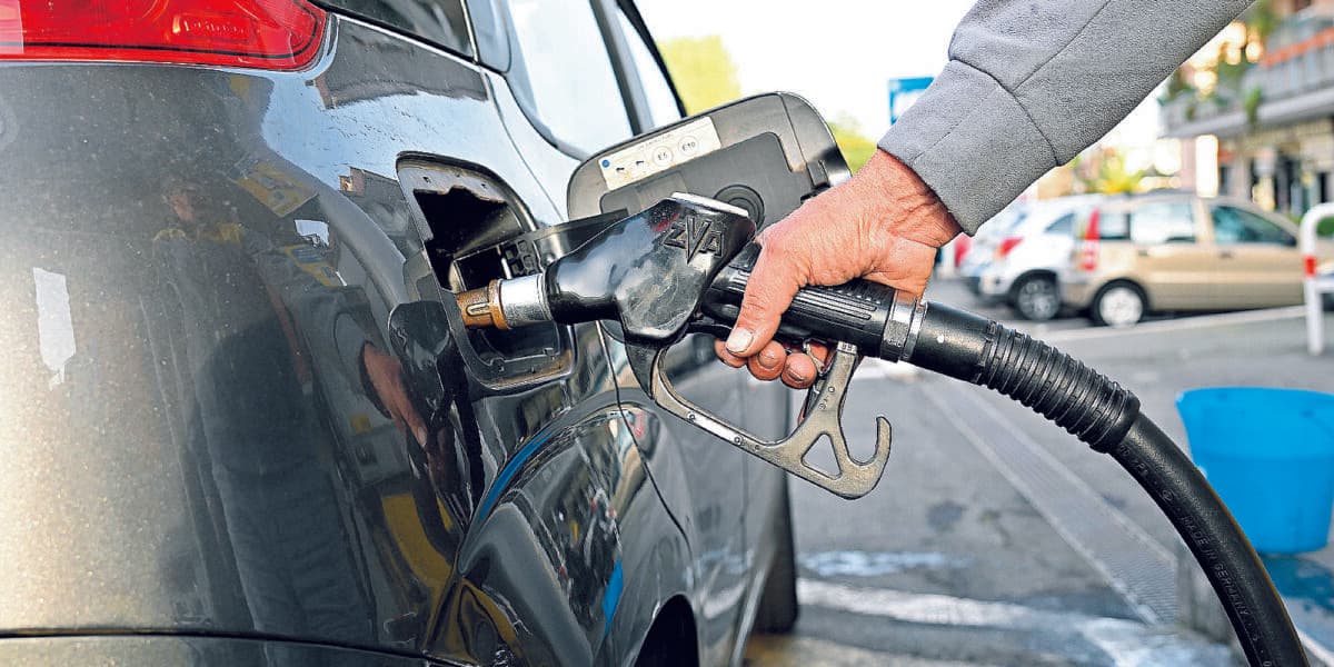 Caro carburante in Sicilia, Aricò: pronto il decreto per contrastarlo