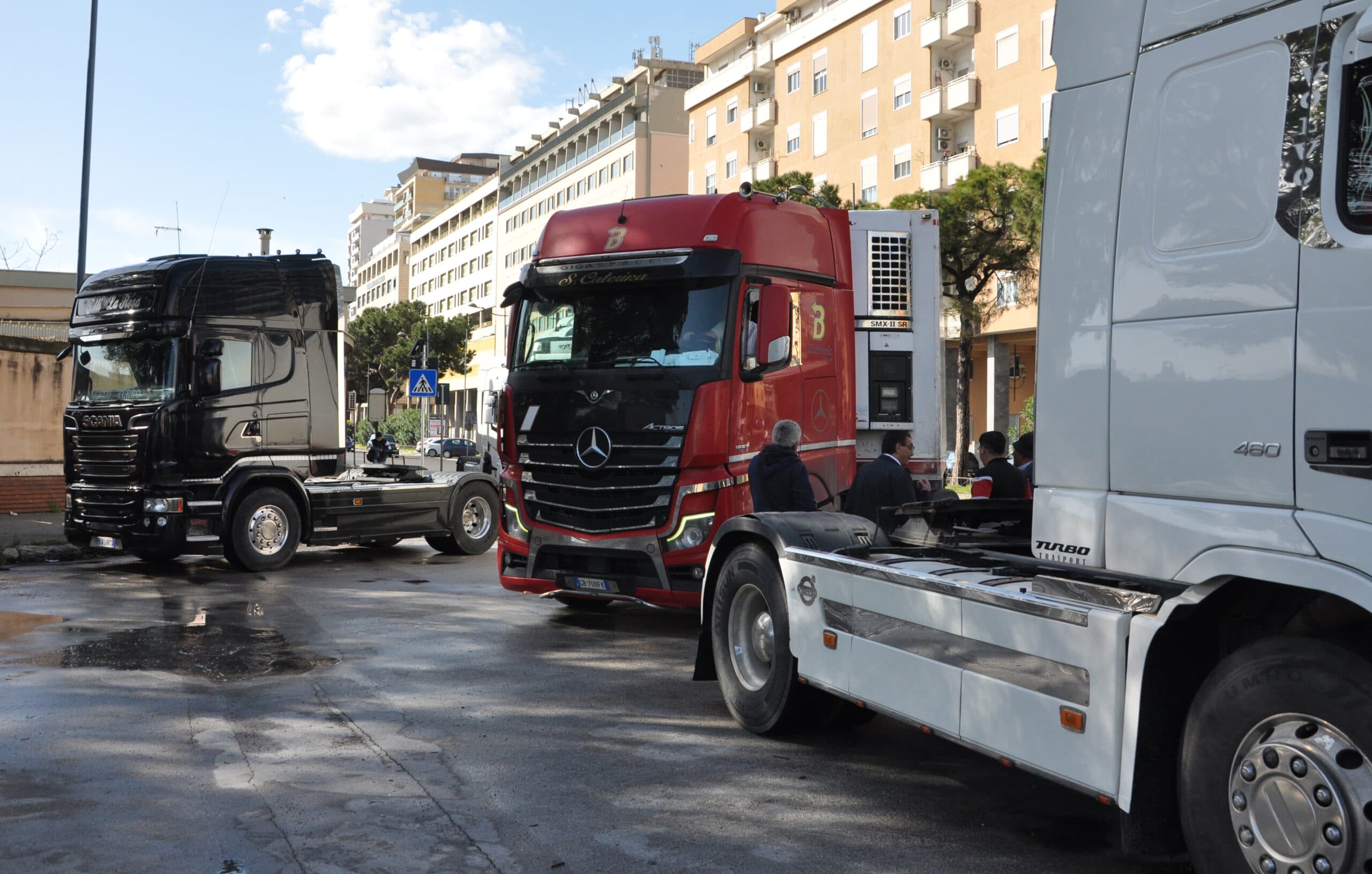 Caro gasolio, il Comitato trasportatori siciliani: «Camion fermi dal 15 al 20 ottobre»