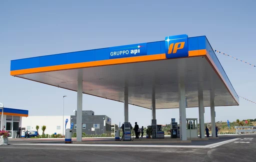 Dopo Eni, anche Ip mette un tetto ai prezzi dei carburanti