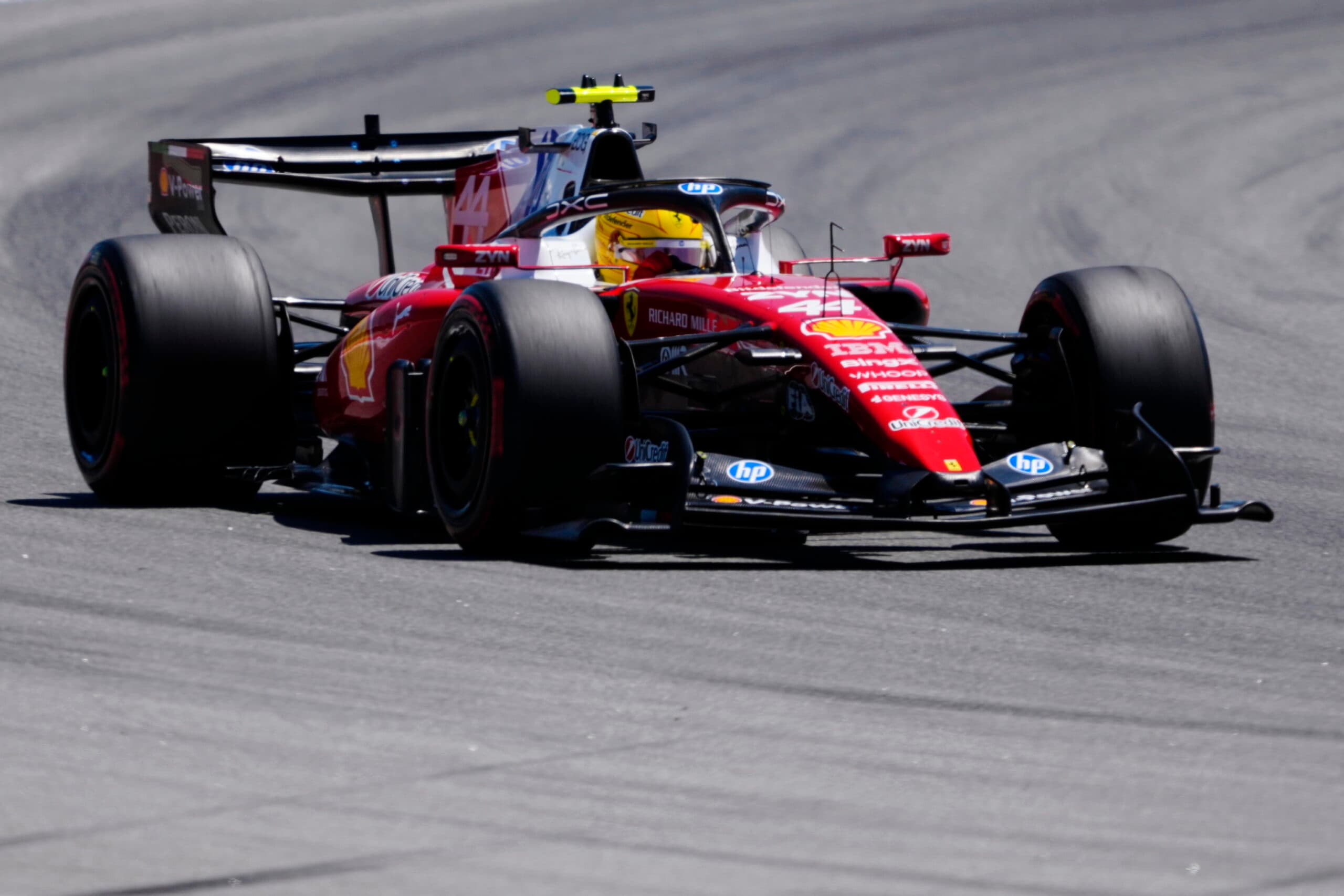 Russell in pole a Barcellona, davanti a Hamilton e Antonelli. Leclerc ancora a muro