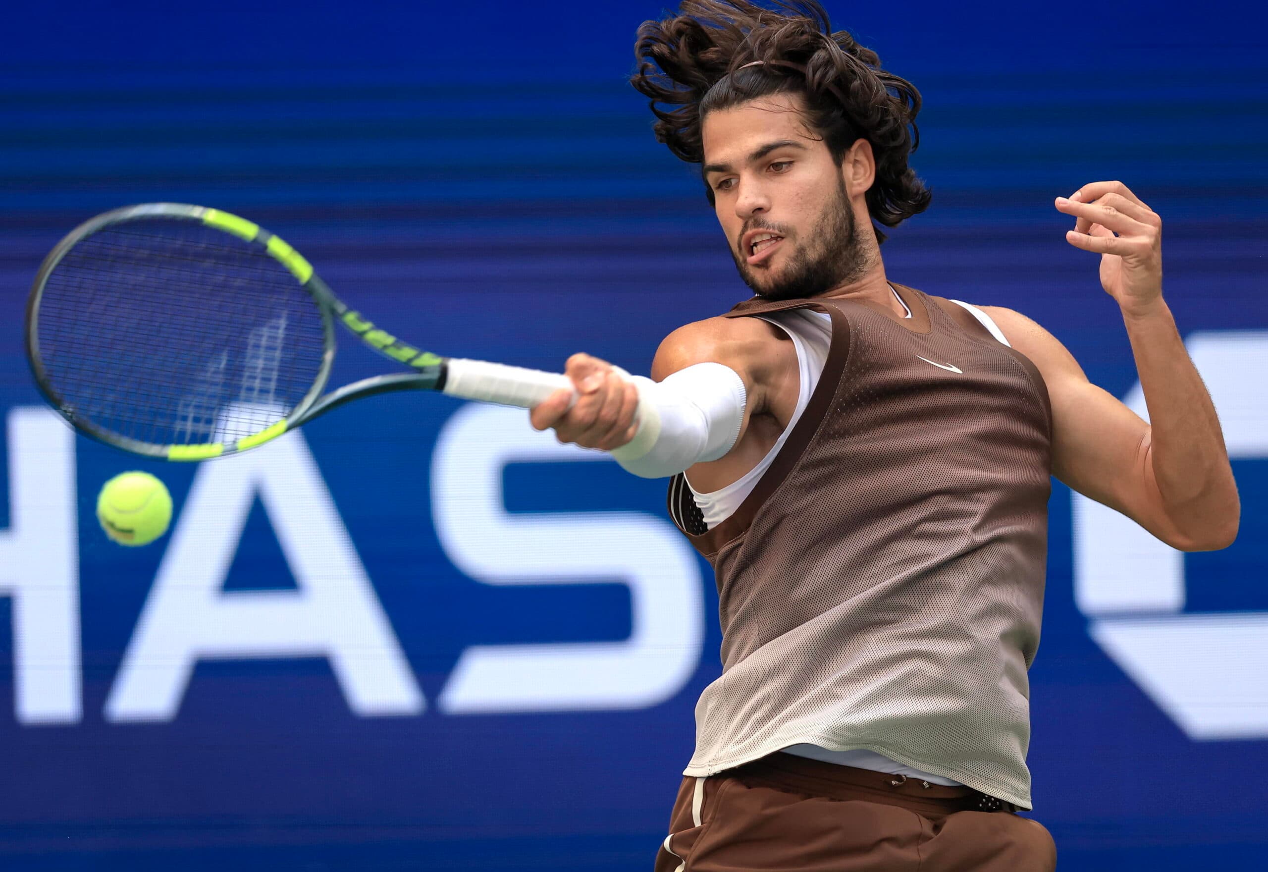 Tennis, Us Open: Alcaraz agli ottavi ma non convince ancora. Riecco Tsitsipas