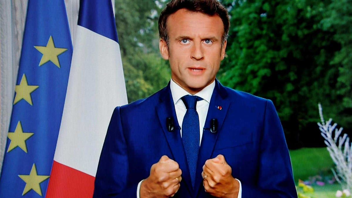 Macron: “Intercettata una petroliera ombra russa al largo della Sicilia”