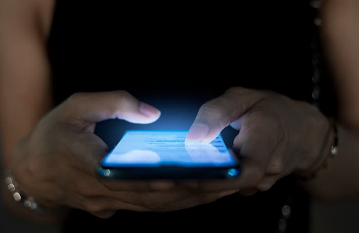 Da Messina gestiva un gruppo social da 3 mila studenti su tracce e soluzioni della maturità: denunciata una giovane