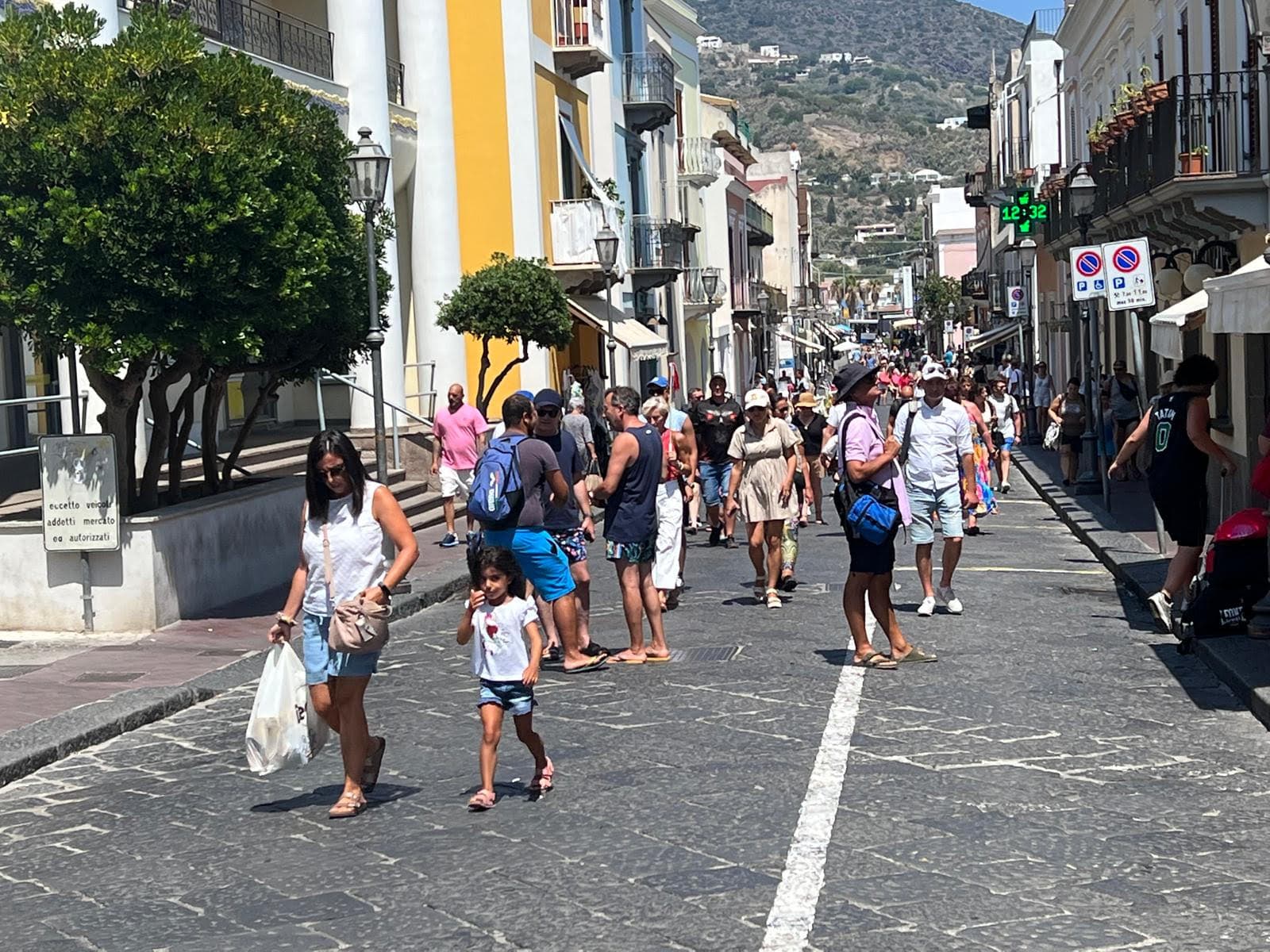 Lipari, c'è il rischio di crisi idrica. E chi può ricorre alle autobotti private