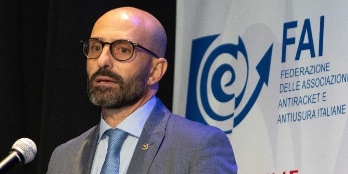 «Attentati spettacolarizzati per seminare il panico»