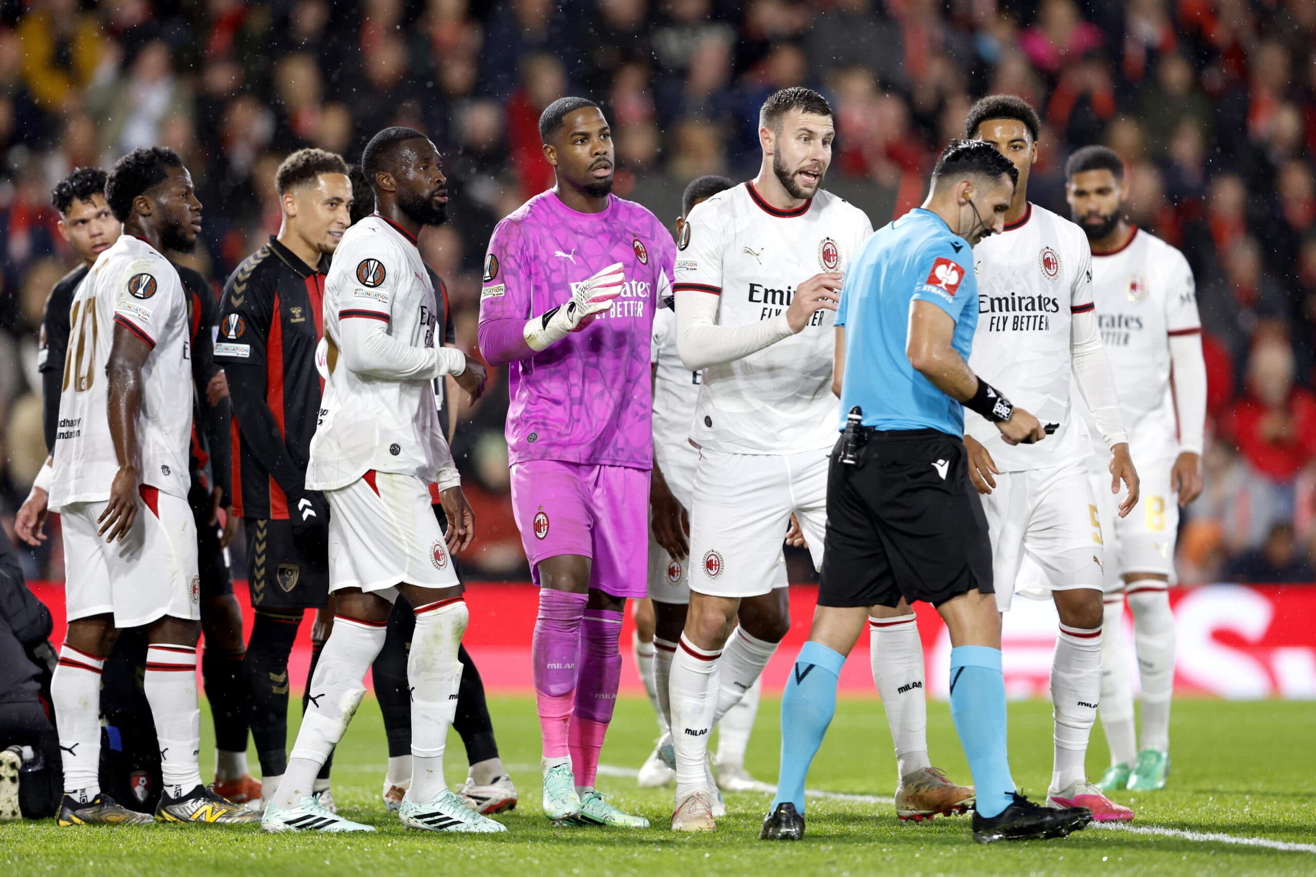 Europa League, il Milan rimane in 10 ed è notte fonda: finisce 3-0 per il Bournemouth