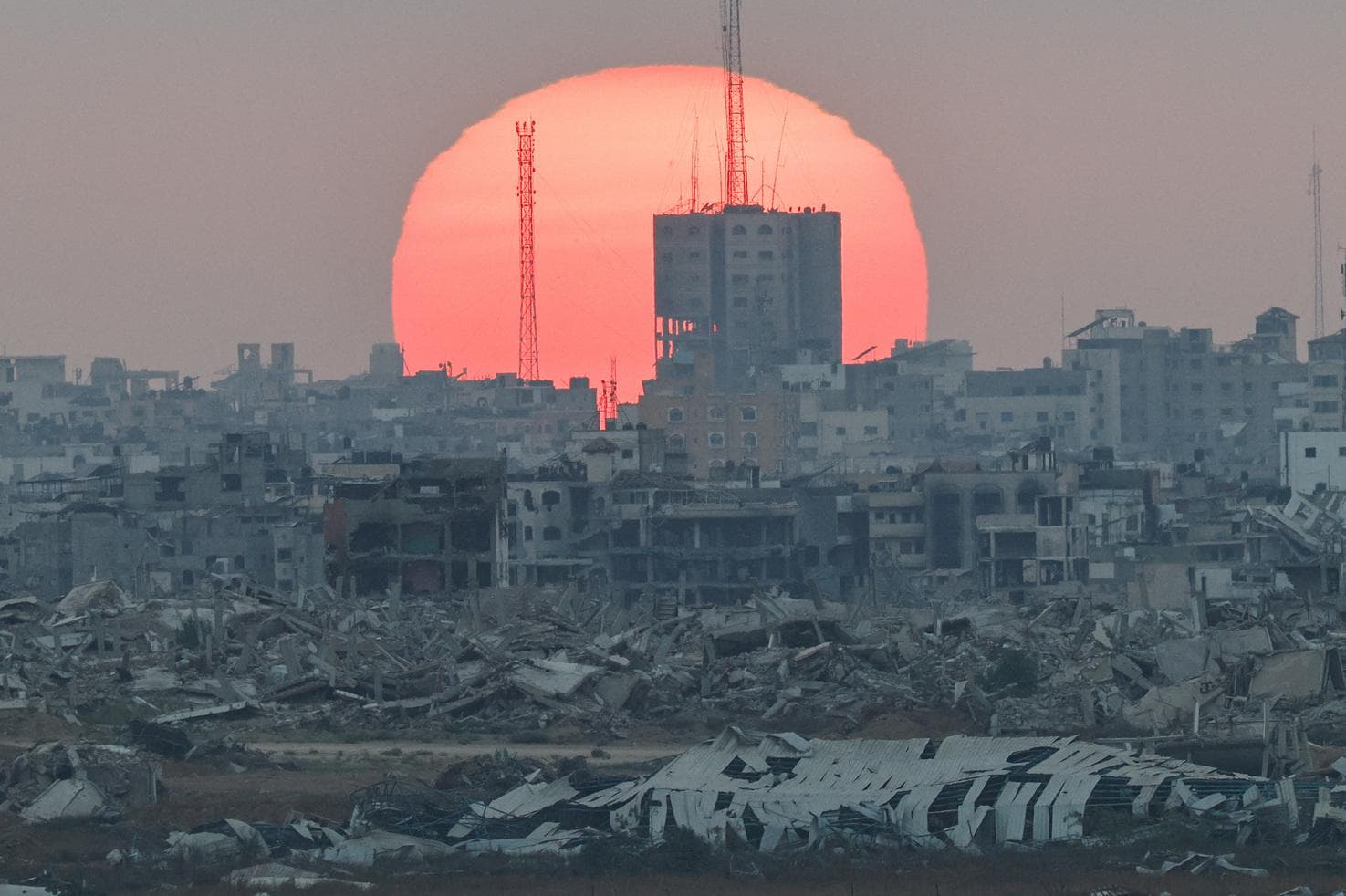 Gaza, voto simbolico a Deir al-Balah: urne dopo vent’anni tra macerie e tensioni