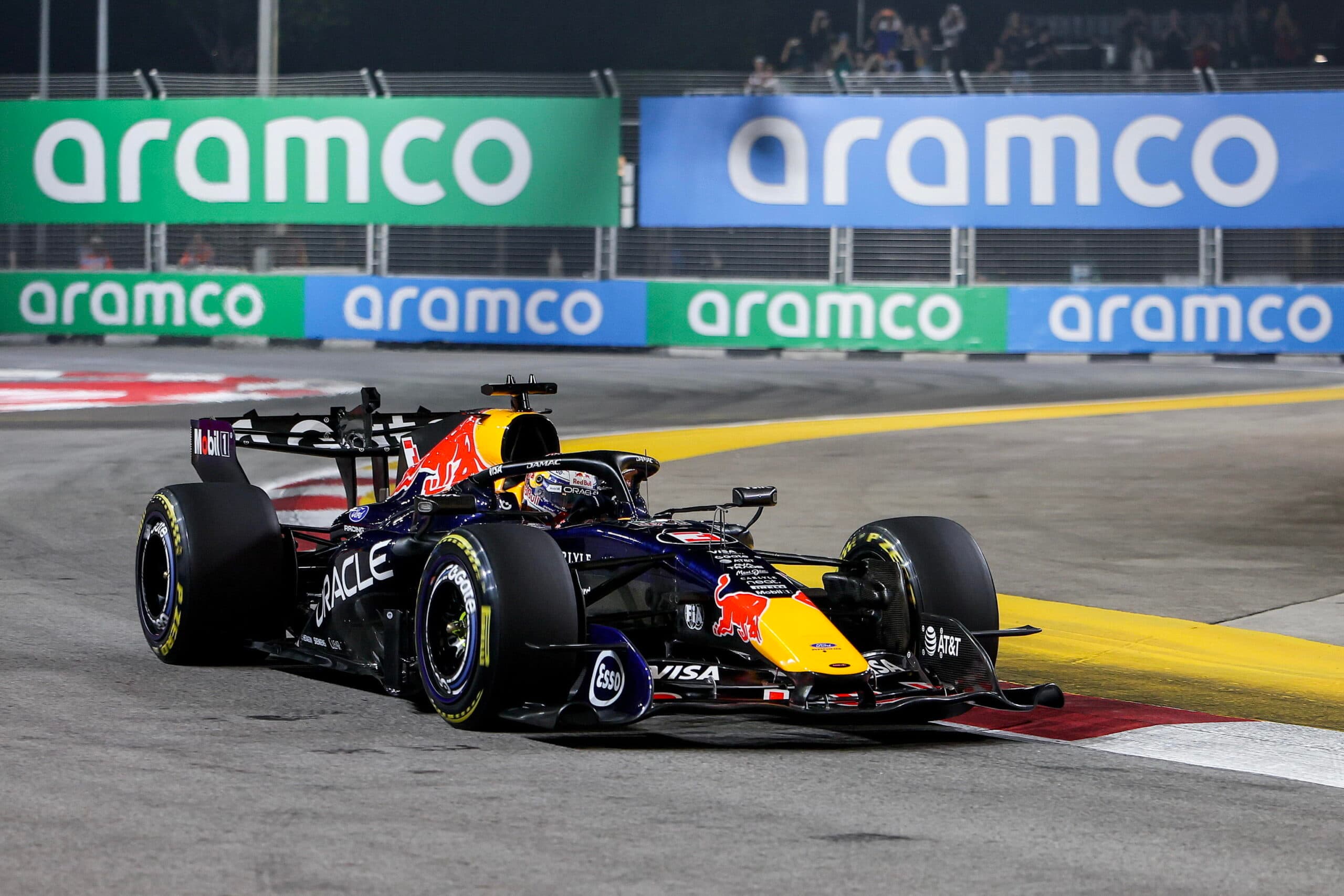 Verstappen in pole per la Sprint a Singapore, Antonelli fatica