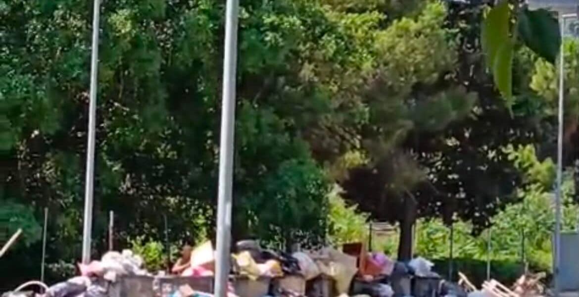 Palermo, lo Zen è sommerso dai rifiuti: i residenti chiedono interventi
