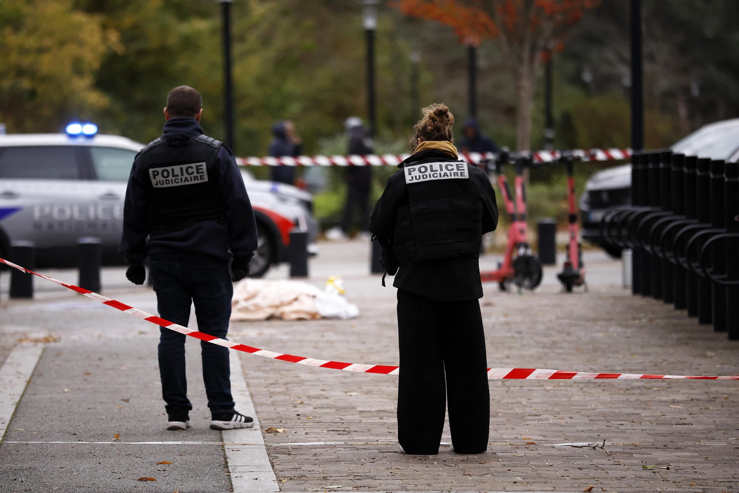 Spara sulla folla vicino Parigi: attentato razzista