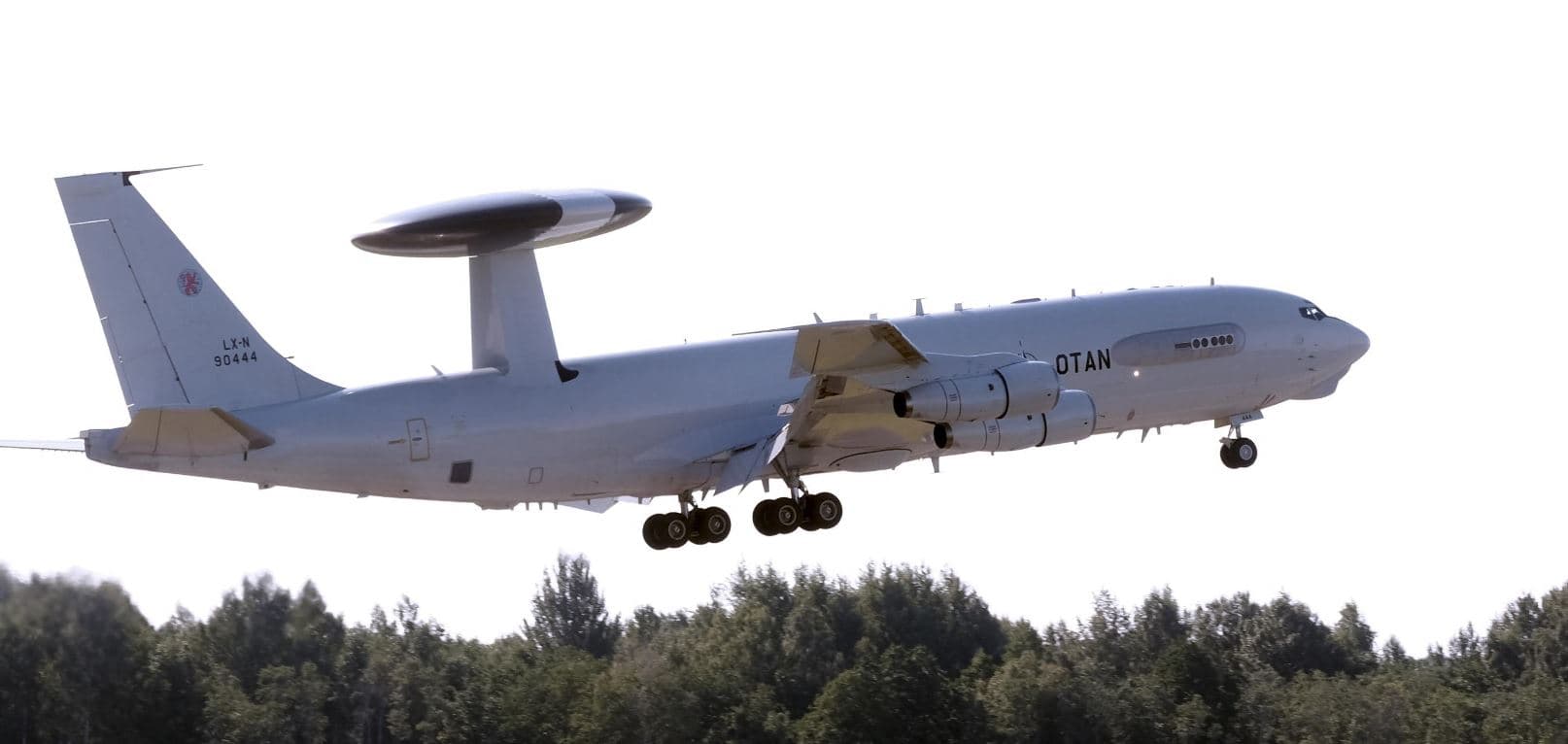 La minaccia di Teheran non spaventa la Nato: «Pronti ad affrontare qualsiasi scenario»