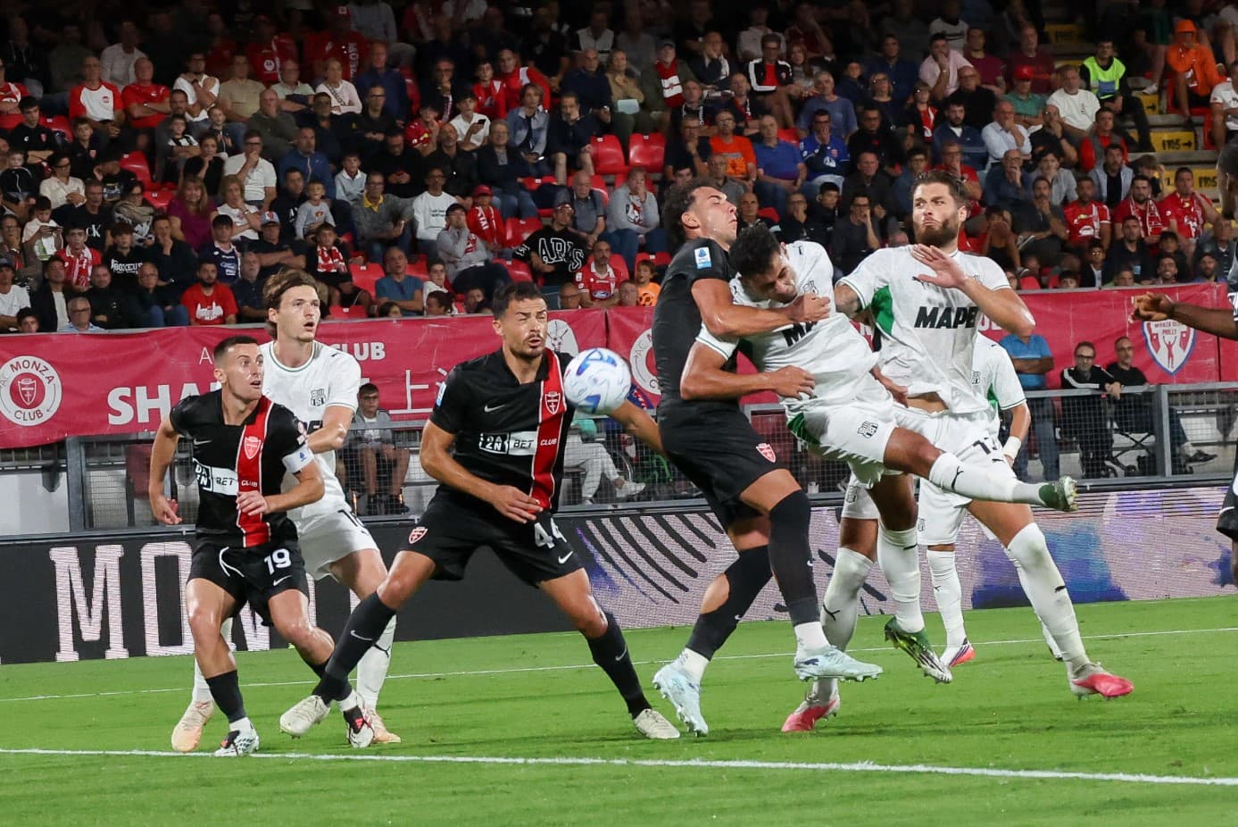 Monza, prima vittoria in campionato: Sassuolo ko 2-1 con doppietta di Varela