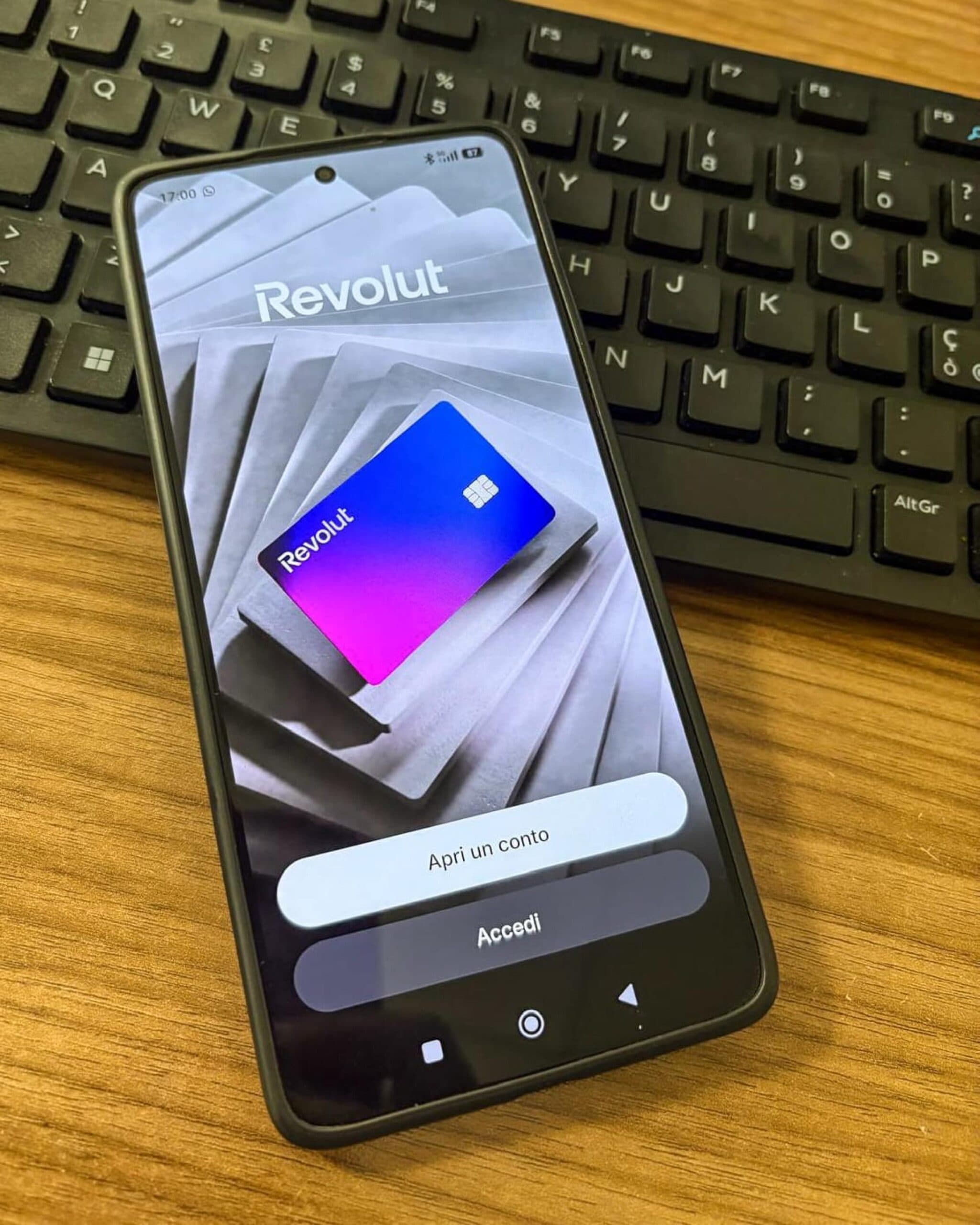 Revolut: «Alcuni servizi fermi per il guasto su Google Cloud»