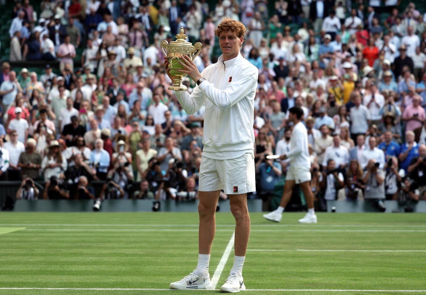 Sinner a Wimbledon, primo allenamento sull'erba dell'All England club