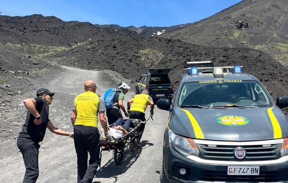 Etna, soccorsa una turista svizzera infortunata sul versante sud