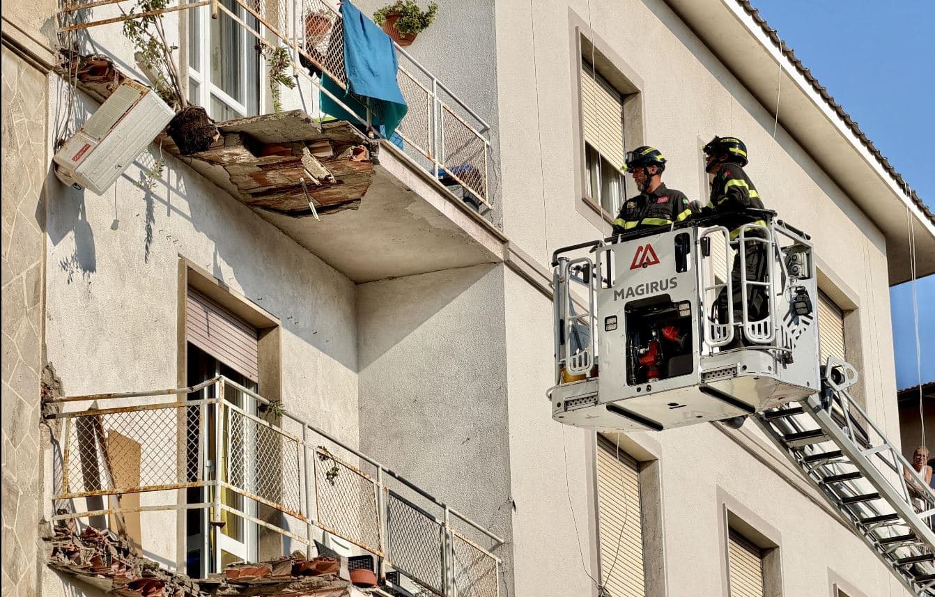 Livorno: Crolla il balcone di casa, muore una donna di 56 anni