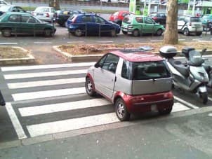 Stretta sulle minicar truccate, arrivano le targhe personalizzate