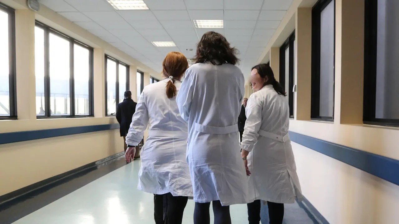 Nuovo contratto per i medici: stipendi aumentati fino a 560 euro al mese
